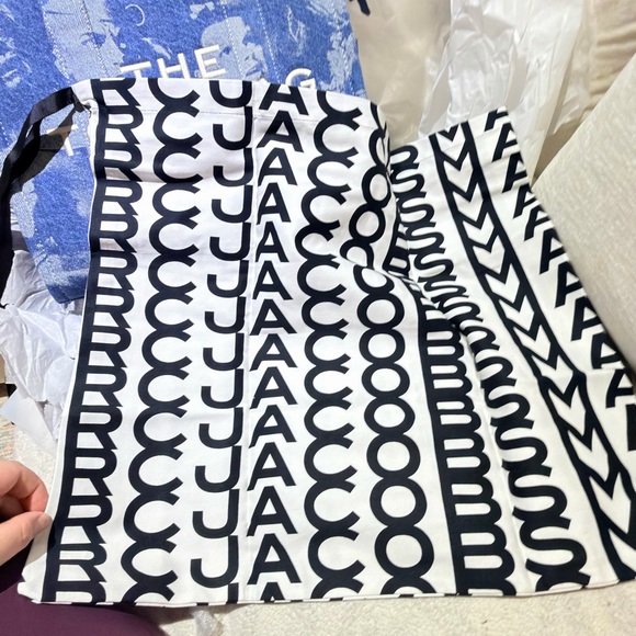 Marc Jacobs Classic Blue Tote - Picture 10 of 10